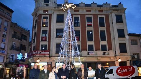 Talavera enciende el árbol de Navidad «más austero» de todos los tiempos