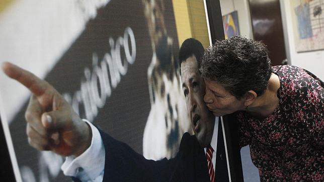 Chávez está «totalmente consciente» y dando instrucciones