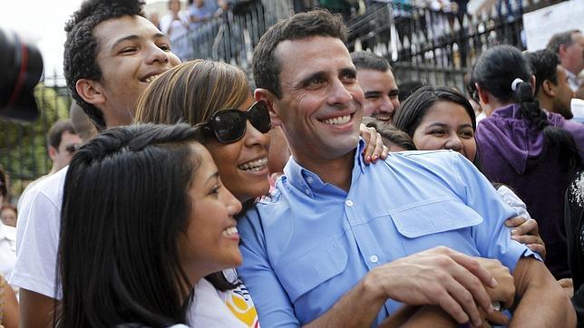 Chávez gana las elecciones regionales y Capriles sobrevive en el Estado de Miranda