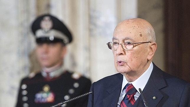 Napolitano pide a los partidos que no «quemen la confianza» recuperada por Monti