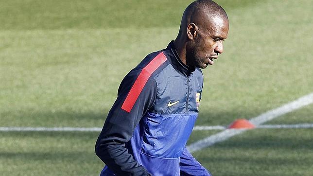 Abidal, con permiso para jugar