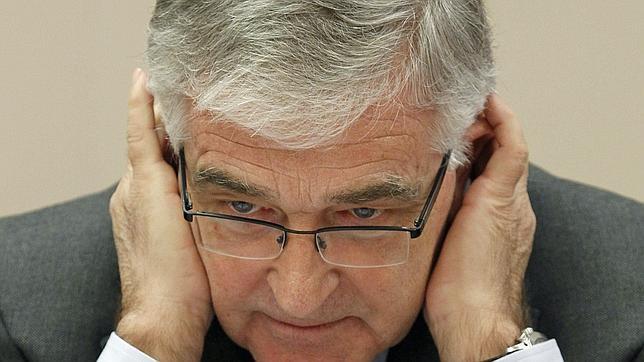 El presidente del CGPJ lamenta tener que viajar en turista porque no da buena imagen