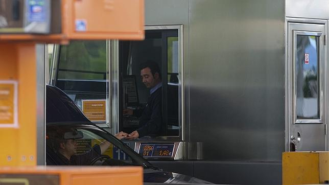 Recogen firmas para que Audasa rebaje los peajes y no siga «ahogando» a los clientes