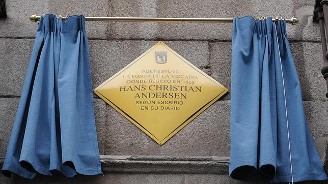 Una placa recuerda al escritor Hans Christian Andersen en Sol