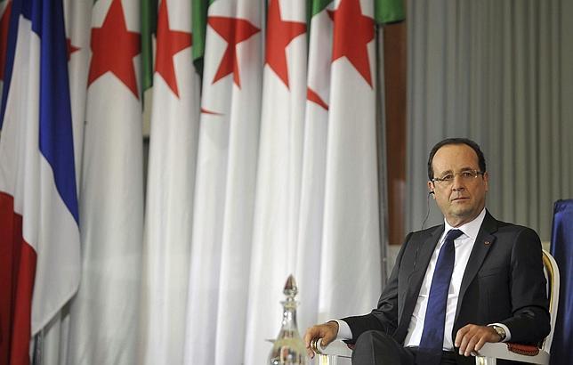Hollande evita pedir perdón en Argel por la «injusta y brutal» colonización francesa