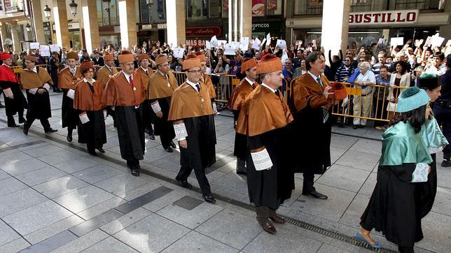 Educación: Cierre de unidades, menos docentes y reducción de ayudas
