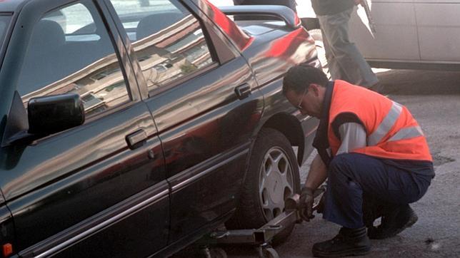 Sólo se cobra una de cada tres multas puestas en la capital
