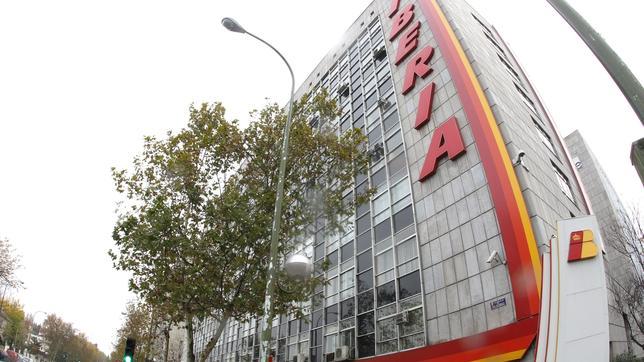 Iberia y sindicatos se reúnen hoy para negociar el plan de viabilidad