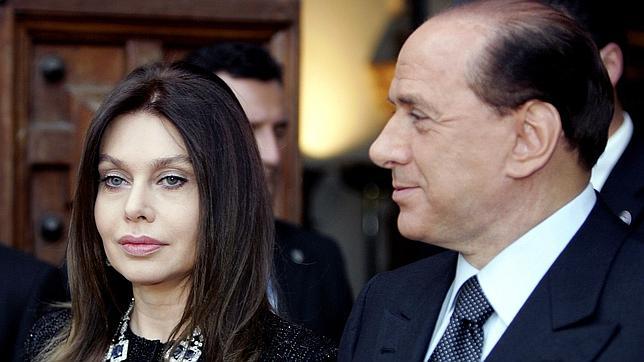 Berlusconi pagará un cheque de tres millones al mes por la separación de Veronica Lario