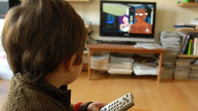 Los españoles baten el récord de consumo televisivo en 2012 con más de cuatro horas diarias
