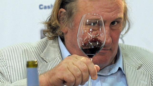 Depardieu no regresará a Francia pese a la cancelación de la tasa de ricos