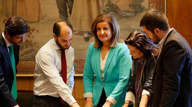 Fátima Báñez: «Las reformas han ayudado a mantener empleo en un año de dura recesión»