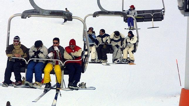 Cómo evitar lesiones al practicar esquí