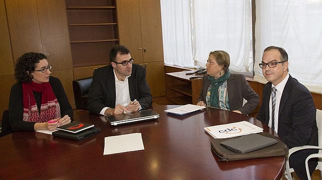 CiU y ERC trabajan ya en la consulta y el PSC se replantea su abstención