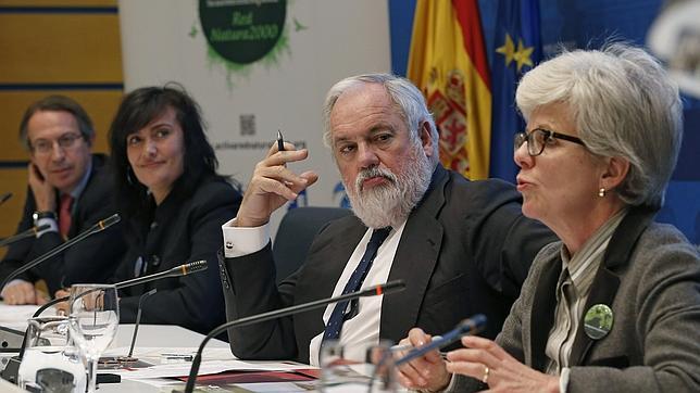 Cañete espera que Bruselas y Marruecos cierren este mes un acuerdo pesquero
