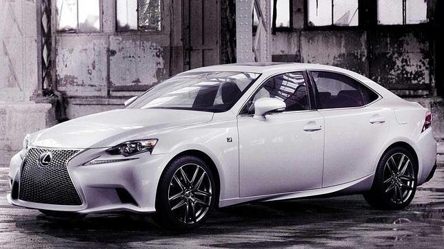 Nuevo Lexus IS, sorprendente