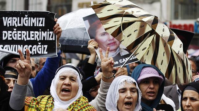 Erdogán critica a Hollande por sus contactos con las kurdas asesinadas