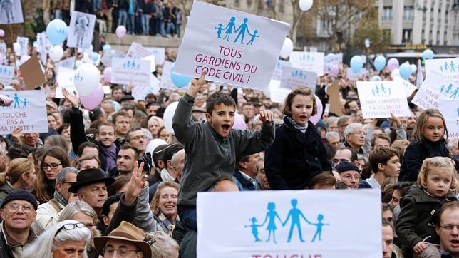 Francia se manifiesta contra el proyecto de Ley que legalizaría el matrimonio gay