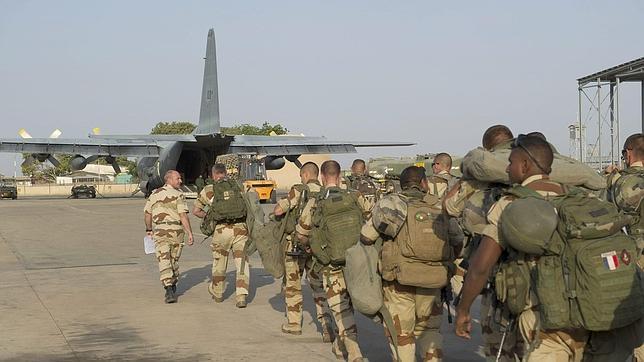 Hollande mete a Francia en una guerra como la de Afganistán