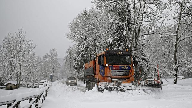 Navarra mantiene la alerta roja en el Pirineo por la nieve mientras aumentan los problemas meteorológicos