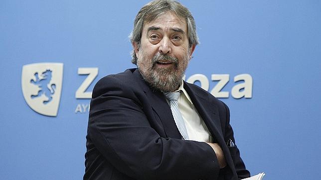 El alcalde Belloch, que llegó a cobrar 138.700 euros en un año, dice que su sueldo es «irrelevante»