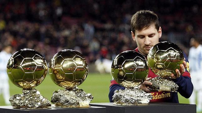 Messi ofrece sus cuatro Balones de Oro al Camp Nou