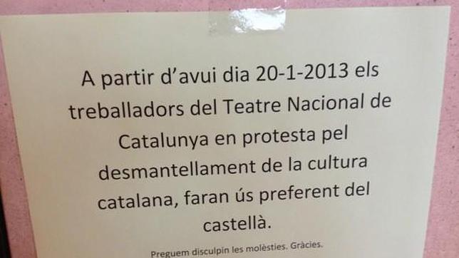 Los trabajadores del TNC protestan contra los recortes hablando en castellano