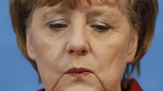 Merkel admite su «amarga» derrota y pide trabajar por la «frágil situación económica»