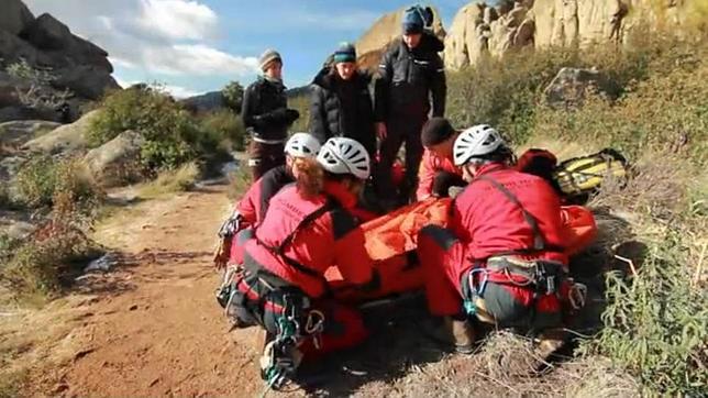 Así rescata el GERA a un herido en la sierra de Madrid