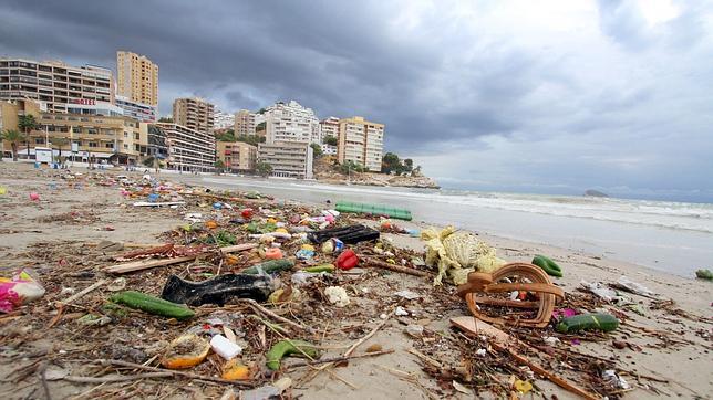 Finestrat indemnizará a los comerciantes afectados por la inundación en la Cala