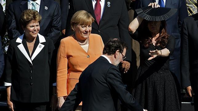 Rajoy y Merkel buscan una reunión hoy