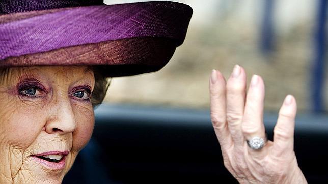 Directo: La Reina Beatriz de Holanda anuncia que abdica en su hijo