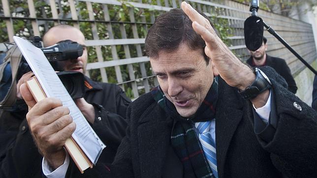 Dimite el cargo público señalado como cliente por Eufemiano Fuentes