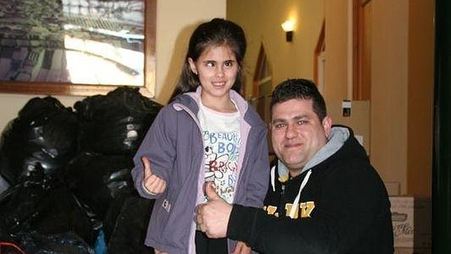 20 toneladas de tapones para dar luz a los ojos de Lucía