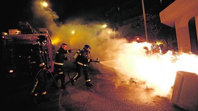 Fracasa el intento de acampar en la Puerta del Sol tras el asedio a la sede del PP de Madrid