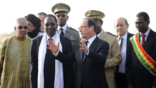 Hollande recibe la gratitud de Tombuctú
