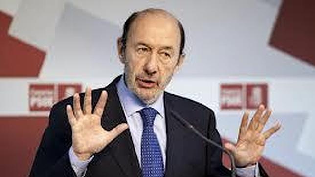 Rubalcaba sigue con su «marcaje» a Rajoy