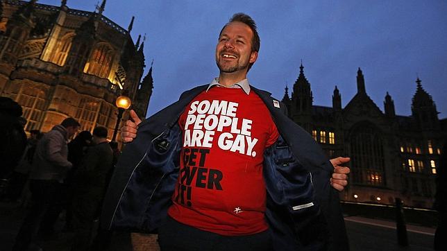 Un parlamento británico dividido da la luz verde a las bodas gays en Inglaterra y Gales