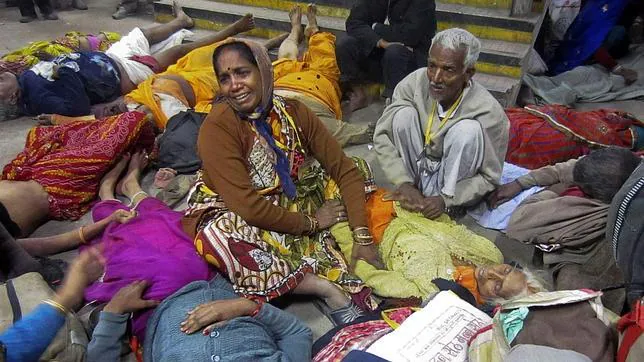 Al menos 36 muertos y 14 heridos en una avalancha humana en la India