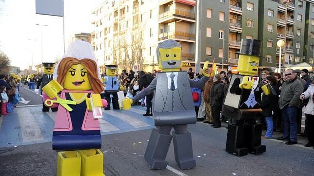 El Carnaval toledano discurre entre la diversión y la protesta