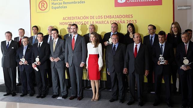 Príncipe Felipe recuerda lo frágil y vulnerable que es el prestigio de un país