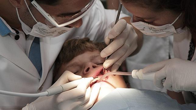 La subida del IVA pone en peligro 20.000 empleos en la sanidad privada