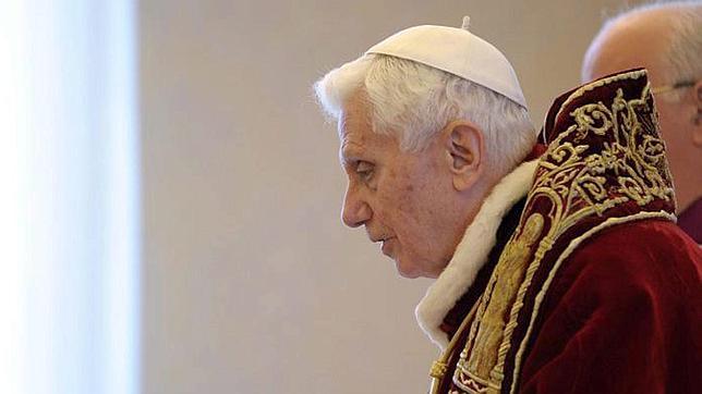 Primer «Papa emérito» en 700 años y asesor de lujo para su sucesor