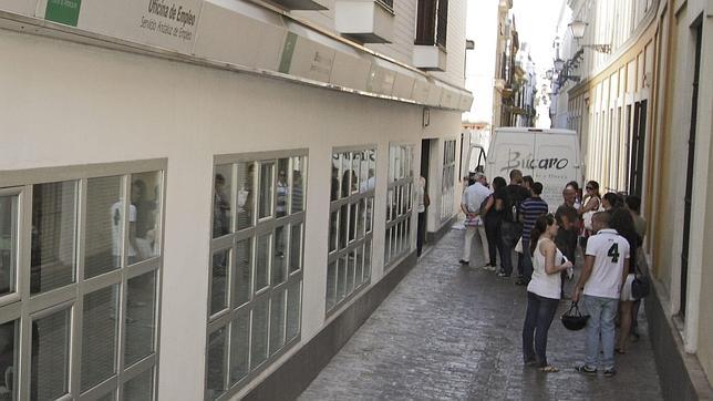 La OCDE recomienda a España pagar el subsidio del paro solo a quienes busquen empleo