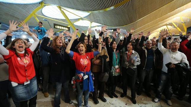 Centenares de trabajadores de Iberia se manifiestan por segundo día en la T4 de Barajas