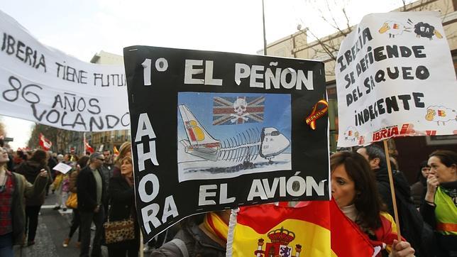 Los sindicatos de Iberia amenazan con convocar huelga en Semana Santa