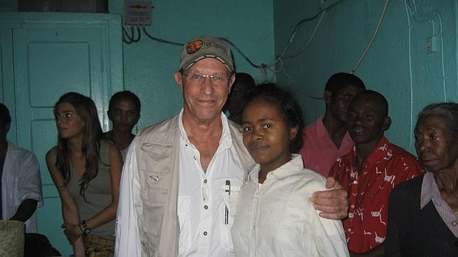 Un médico español lucha en África contra la «herida innombrable»