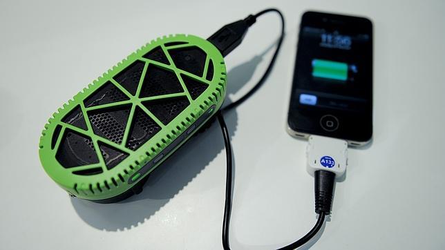 Éste cargador PowerTrekk se presentó en la pasada edición del Mobile