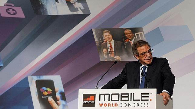 MWC: César Alierta dice que hay que romper los «nuevos monopolios» como Google y Apple
