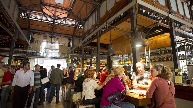 Los mercados «gourmet» ganan terreno a los bares tradicionales